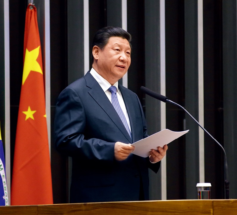 2014年7月16日,国家主席习近平在巴西国会发表《弘扬传统友好 共谱合作新篇》的演讲。在演讲中,习近平主席指出,各国都有权维护自己的信息安全,不能一个国家安全而其他国家不安全,一部分国家安全而另一部分国家不安全,更不能牺牲别国安全谋求自身所谓绝对安全。图/新华社记者 兰红光 摄